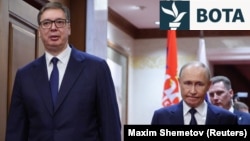 Presidenti i Serbisë, Aleksandar Vuçiq (majtas) me homologun e tij rus, Vladimir Putin. Fotografi e shtatorit 2025.
