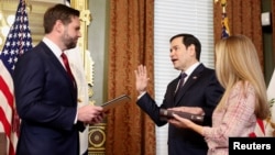 Новиот американски државен секретар Марко Рубио положи заклетва пред американскиот потпретседател Џеј Ди Венс, 21 јануари 2025 година