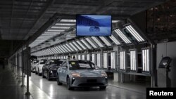 Linie de asamblare a vehiculelor electrice la fabrica de mașini Nio din Hefei, China. 2 aprilie 2025.