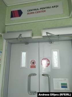 Intrarea de la Centrul pentru Arși, situat la etajul al treilea al spitalului Floreasca