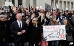 Milioane de părinți din întreaga lume refuză să-și vaccineze copiii, în ciuda dovezilor științifice despre eficiența și siguranța lor.