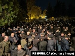 ოპოზიციის მხარდამჭერები. სოხუმი, 18 ნოემბერი, 2024.