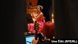 Žana Lekić fautistica iz Crne Gore na pozornici filharmonije u Skoplju 15. septembra