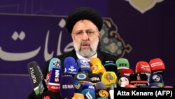 Iranski šef pravosuđa Ebrahim Raisi održao je govor nakon prijave svoje kandidature za iranske predsjedničke izbore u Ministarstvu unutarnjih poslova u Teheranu, 15. maja 2021.