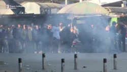 Демонстрантите со камења, полицијата со шок-бомби на протестот за Монструм