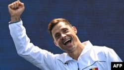 Constantin Popovici este multiplu medaliat la Cupa Mondială de sărituri în apă la înălțime.