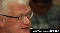 Оппозиционный политик Петр Своик. Алматы, 5 мая 2014 года.