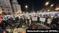 Грутка во грлото: Собир во Скопје за почит кон жртвите од трагедијата во Кочани