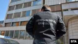 От Специализираната прокуратура обявиха, че има данни, че обвиненият висш полицай - Ангел Папалезов е поставил чадър над престъпна група на Васил Божков за трафик на културни ценности 