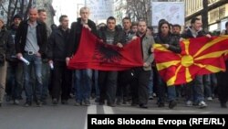 Околу 200 луѓе протестираа против полициска бруталност во Скопје на 1 март 2012 година.