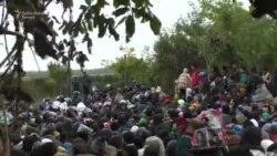 Berkasovo: Čekanje u blatu na prelaz u Hrvatsku