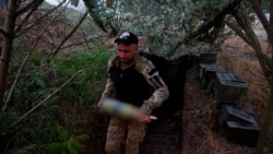 Pe frontul de est, artileria ucraineană doboară dronele cu puști de vânătoare, luptând să oprească înaintarea Rusiei