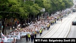 Egészségügyi dolgozók demonstrációja Budapesten 2015-ben
