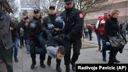 Policija hapsi aktivistu pokreta "Pravda za Davida" u Banjoj Luci