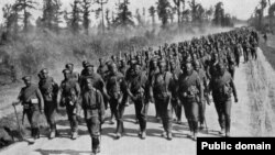 Trupe ruse în marș spre front, 1917. Mihai Burcea/Arhivele Naționale Istorice Centrale (Courtesy Photo)
