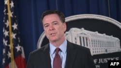 Direktor FBI Džejms Komni rekao je da su optužbe lažne i da moraju da se isprave