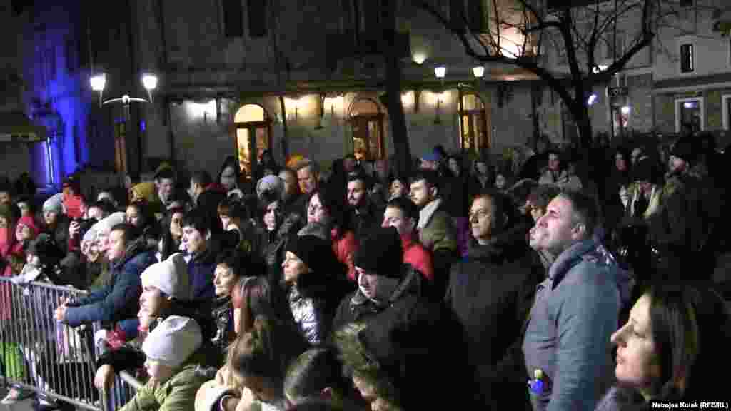 Bez maski i distance su bili i stariji Trebinjci.