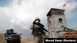 Турција ја зајакнува безбедноста на границата за евентуален мигрантски бран од Авганистан