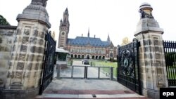 Američko-iranski dogovor o prijateljstvu iz 1955. je u nekoliko navrata ranije pomenut u sporovima Teherana i Vašingtona pred MKS