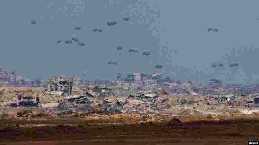 A segély mértéke nem csekély, azonban a csomagok elérhetősége kapcsán vannak szkeptikus hangok. A helyszínen tartózkodó palesztinok és egyes humanitárius szervezetek szerint a segély sokszor nehezen elérhető helyekre érkezik és azt rosszul is osztják el. Sokszor harc alakul ki a csomagokért