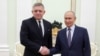 Premierul slovac Robert Fico l-a vizitat duminică pe Vladimir Putin la Moscova, cerându-i să continue transportul de gaz rusesc către Slovacia în ciuda refuzului ucrainenilor și al rușilor de a înnoi acordul de tranzitare Gazprom prin Ucraina. Moscova, 22 decembrie.