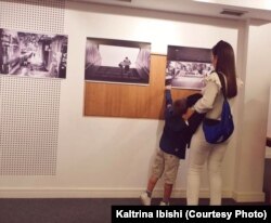 Kaltrina Ibishi me djalin e saj.