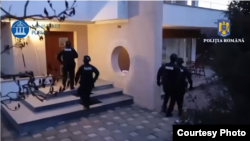 oliPția a făcut joi dimineața mai multe percheziții într-un dosar de corupere a alegătorilor.