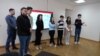 Membri ai organizațiilor de tineret din R. Moldova, în timpul unei prezentări la centrul „Artico” din Chișinău, martie 2024.