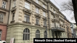 A Petőfi Irodalmi Ügynökség részére a 2021. évi XVI. törvény alapján juttatott egyik ingatlan (Bem rakpart 6.), ahová néhány éve Andrássy-múzeumot terveztek. Korábban itt működött a Budavári Művelődési Ház és a hetvenes években a Mini- és a Sebő-klub