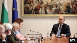 Румен Радев на средба со претставници на политичките партии