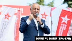 Fostul președinte și lider al Partidului Socialiștilor, Igor Dodon a fost reținut pe 24 mai și este bănuit de corupere pasivă, acceptarea finanțării partidului politic de către o organizație criminală, trădare de patrie și îmbogățire ilicită.