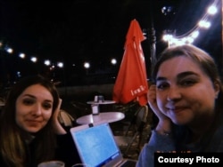 Victoria Colesnic și Natalia Sergheev, jurnalistele anului 2020 pentru podcastul „Sunt Bine”, premiu acordat de CJI Moldova , 23 decembrie 2020.