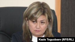 Судья Медеуского районного суда Алматы по гражданским делам Гульмира Бейсенова, председательствующая на гражданском процессе по иску прокуратуры Медеуского района Алматы к главному редактору сайта Ratel.kz Марату Асипову. Алматы, 10 апреля 2018 года. 