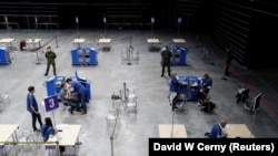 Noul centru de vaccinare anti Covid-19 de pe stadionul O2 din Praga, Cehia, 9 aprilie 2021.