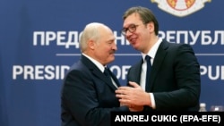 Stisak ruke Aleksandra Lukašenka, predsednika Belorusije i Aleksandra Vučića, predsednika Srbije, prilikom susreta u Beogradu 3. decembra 2019. 