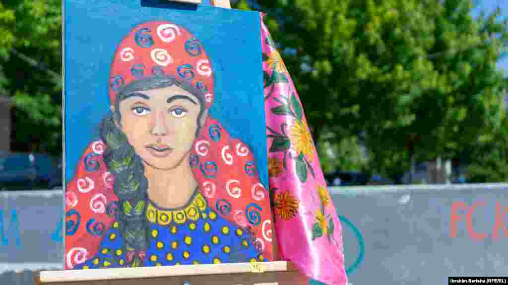 Izvršni direktor organizacije &bdquo;Glas Roma, Aškalija i Egipćana&ldquo; Isak Seknederi rekao je da su rani brakovi &bdquo;rak koji se hrani u našem društvu&ldquo;. Prema njegovim rečima, to se događa ne zbog lošeg roditeljstva, već zbog institucionalne diskriminacije. &nbsp;