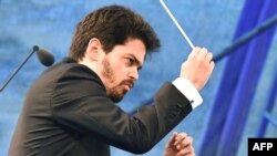 Дирижёр Лахав Шани