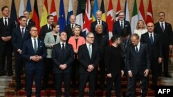 Liderii participanți la summitul de la Londra.