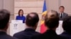 Maia Sandu și Emmanuel Macron întâlnindu-se cu reporterii la Palatul Elysee, joi, 7 martie.