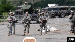 Vojnici KFOR-a na prelazu Jarinje