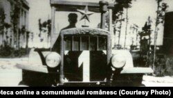 Primul tractor românesc, decembrie 1946, din documentarul „Pagini de istorie.” Sursa: Fototeca online a comunismului românesc, cota:156/1946