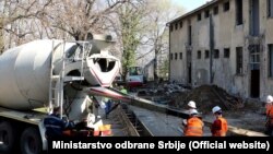 Izgradnja u toku, 4. april