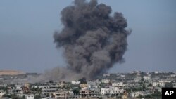 Dim iznad Rafe nakon izraelskih vazdušnih napada, 30. maj 2024. 