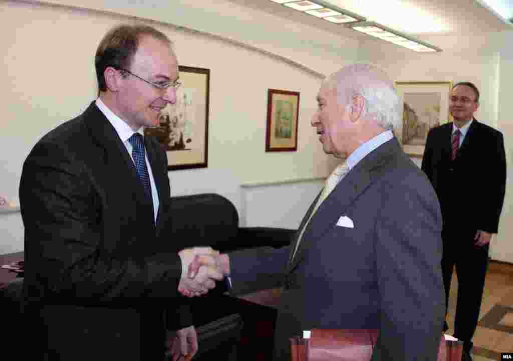 Медијаторот Метју Нимиц пречекан од министерот за надворешни работи Антонио Милошоски - Средба во МНР Антонио Милошоски со медијаторот Метју Нимиц 