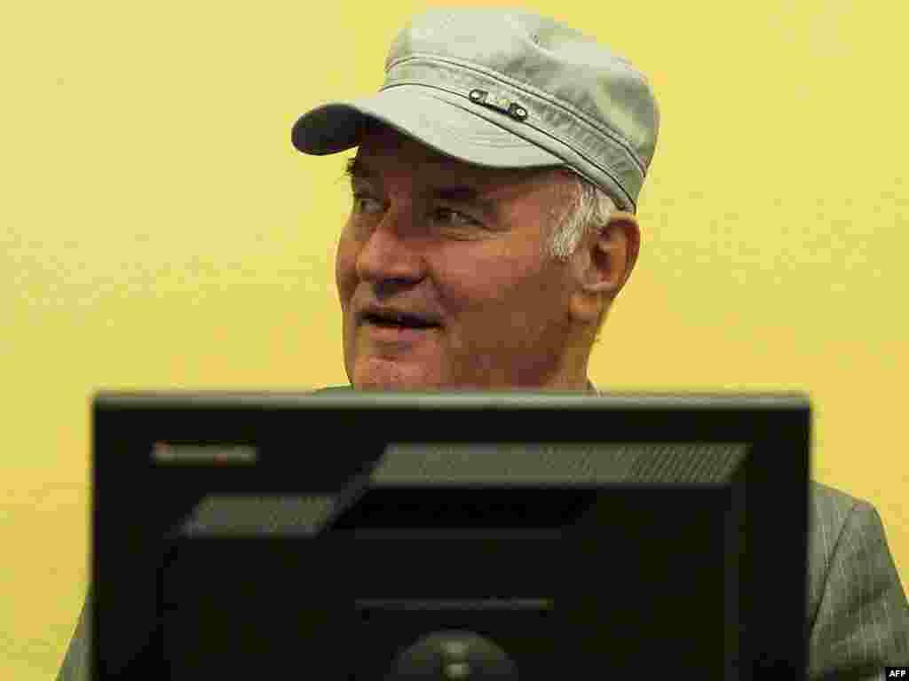 Bivši komandant snaga bosanskih Srba Ratko Mladić pojavio se drugi put pred tribunalom u Hagu, 04.07.2011. Foto: AFP / Valerie Kuypers 