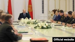 Președintele Lukașenko la întâlnirea guvernamentală din 6 august