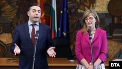 Шефовите на дипломатиите на Македонија и на Бугарија, Никола Димитров и Екатерина Захариева