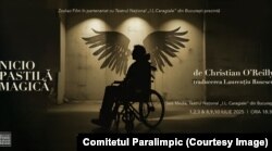 Afișul spectacolului „Nicio pastilă magică / No Magic Pill”.