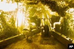 Украинская артиллерия (14-я бригада Нацгвардии «Червона калына») ведет огонь по российским позициям вблизи Покровска Донецкой области (иллюстративное фото)