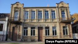 Особняк купца Онуфрия Бостанджогло на пересечении улиц Лакоба и Званба, в котором до войны располагался музей председателя Совнаркома Абхазии Нестора Лакоба